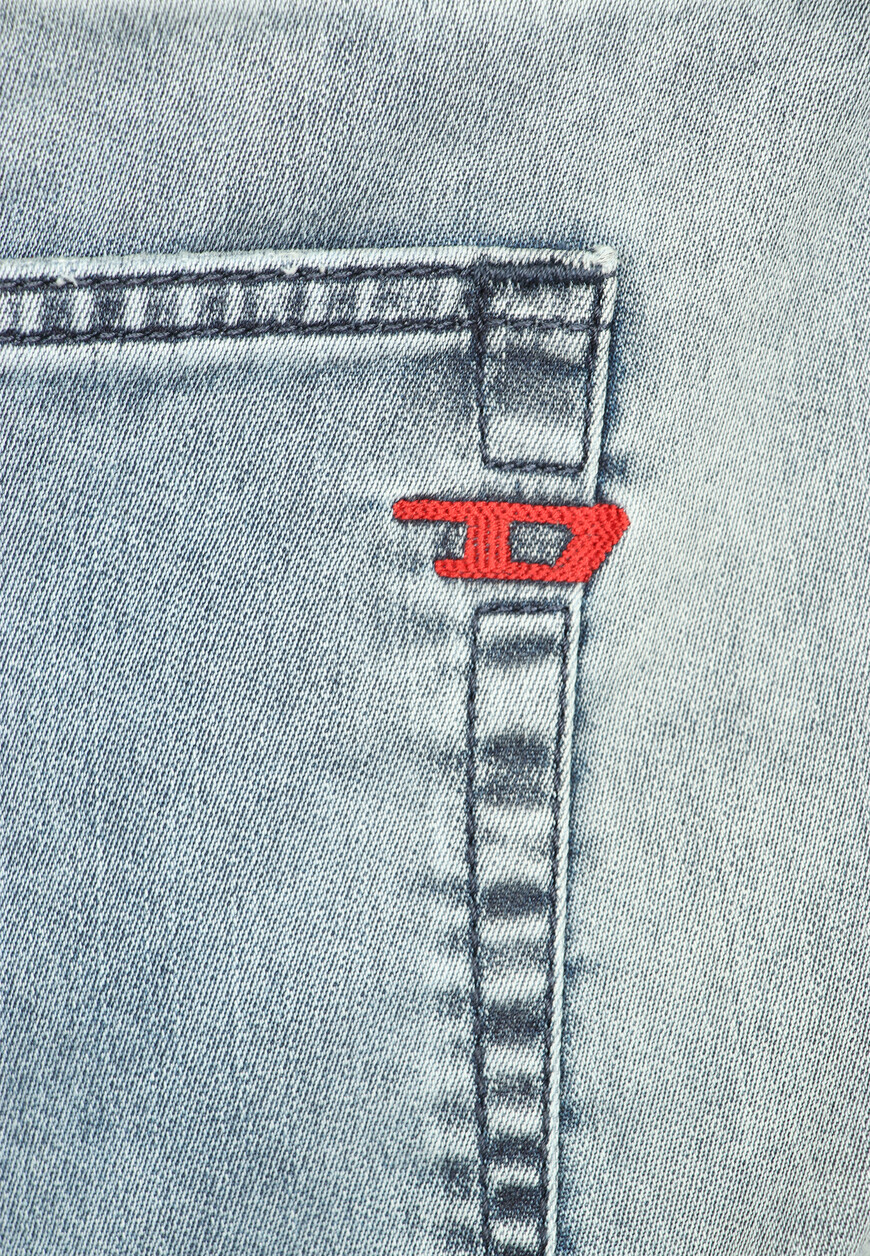 джинсы  A097210684U со скидкой