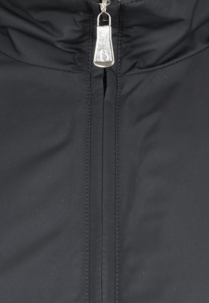 ветровка  из проверенных материалов спереди