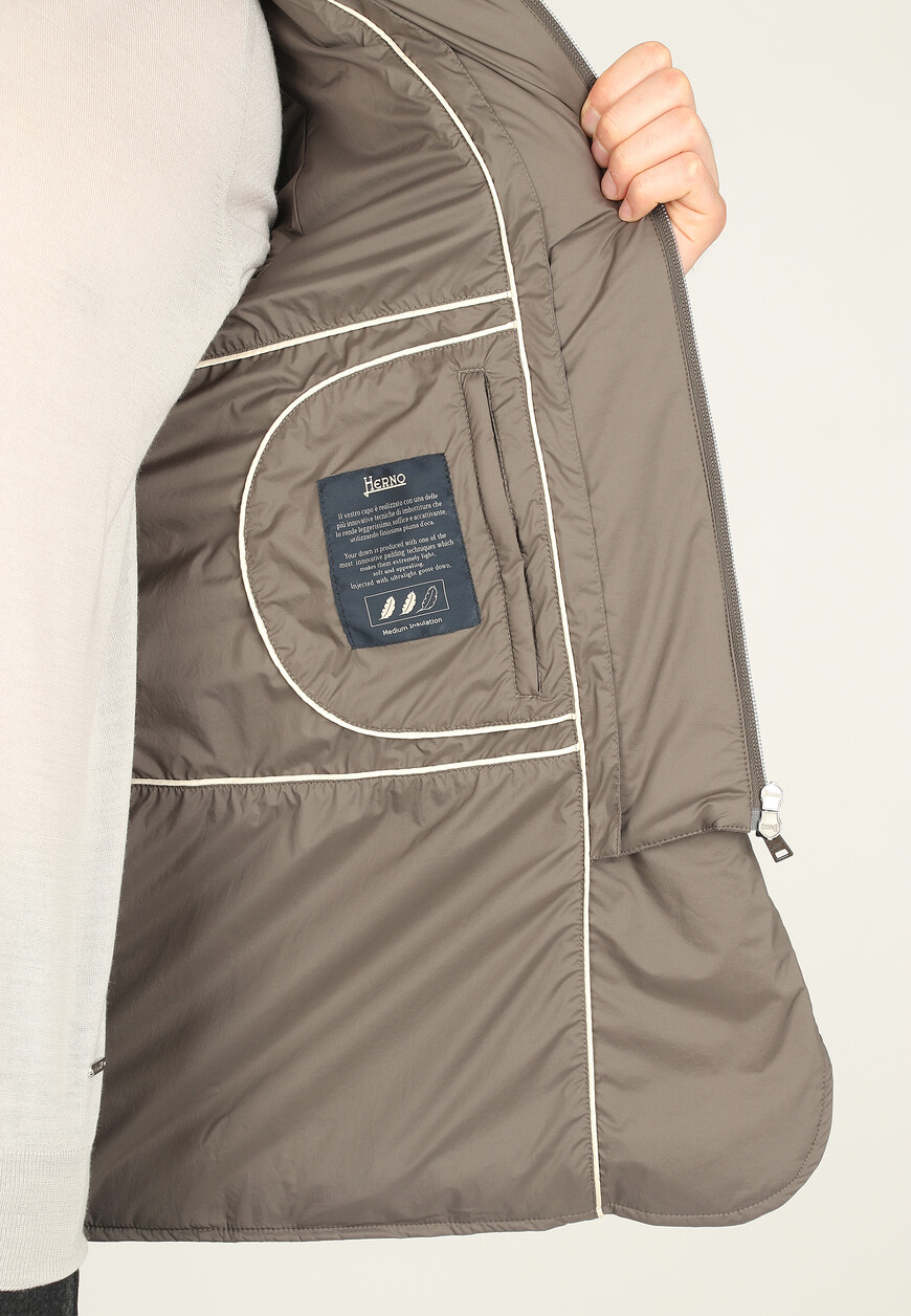 пуховик  повседневного стиля с лицевой стороны