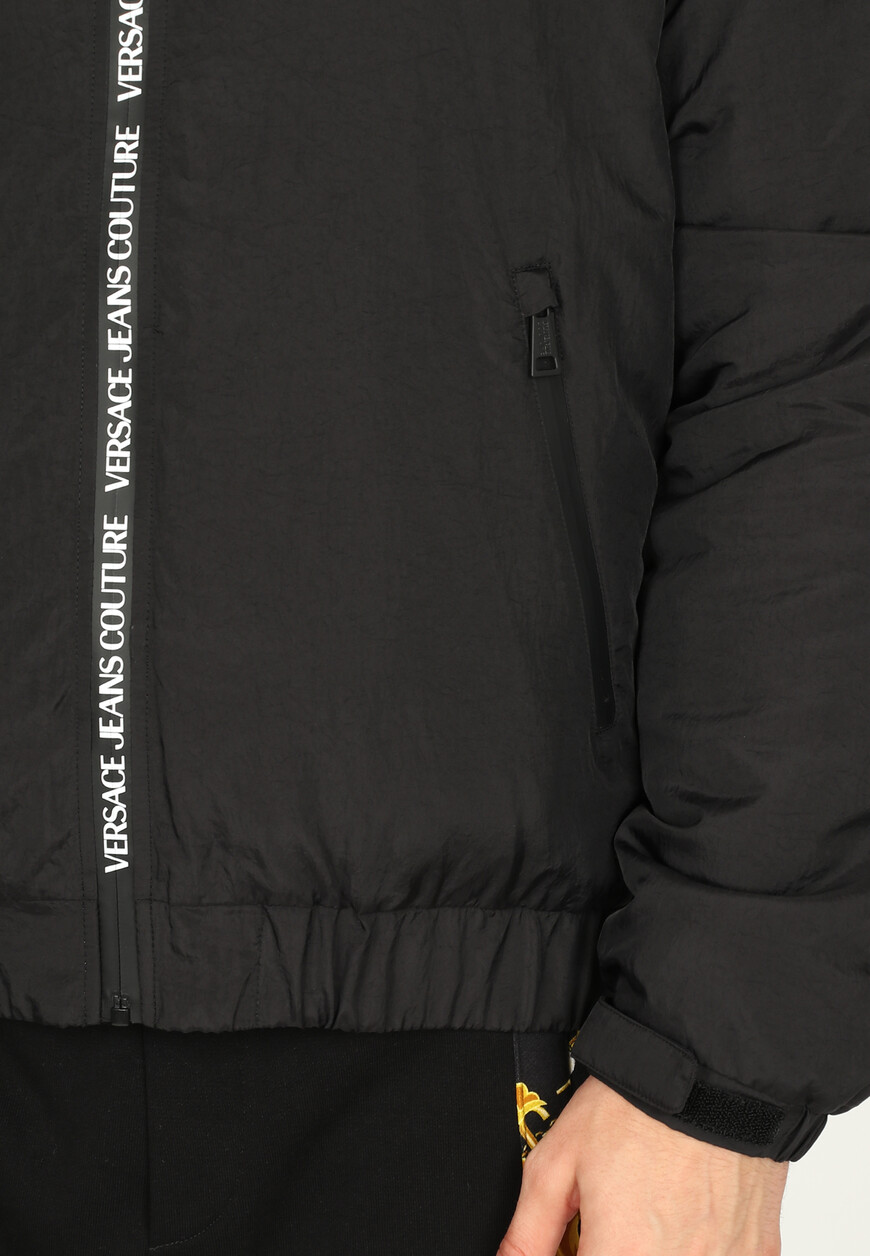 Товар черного цвета с внутренней стороны