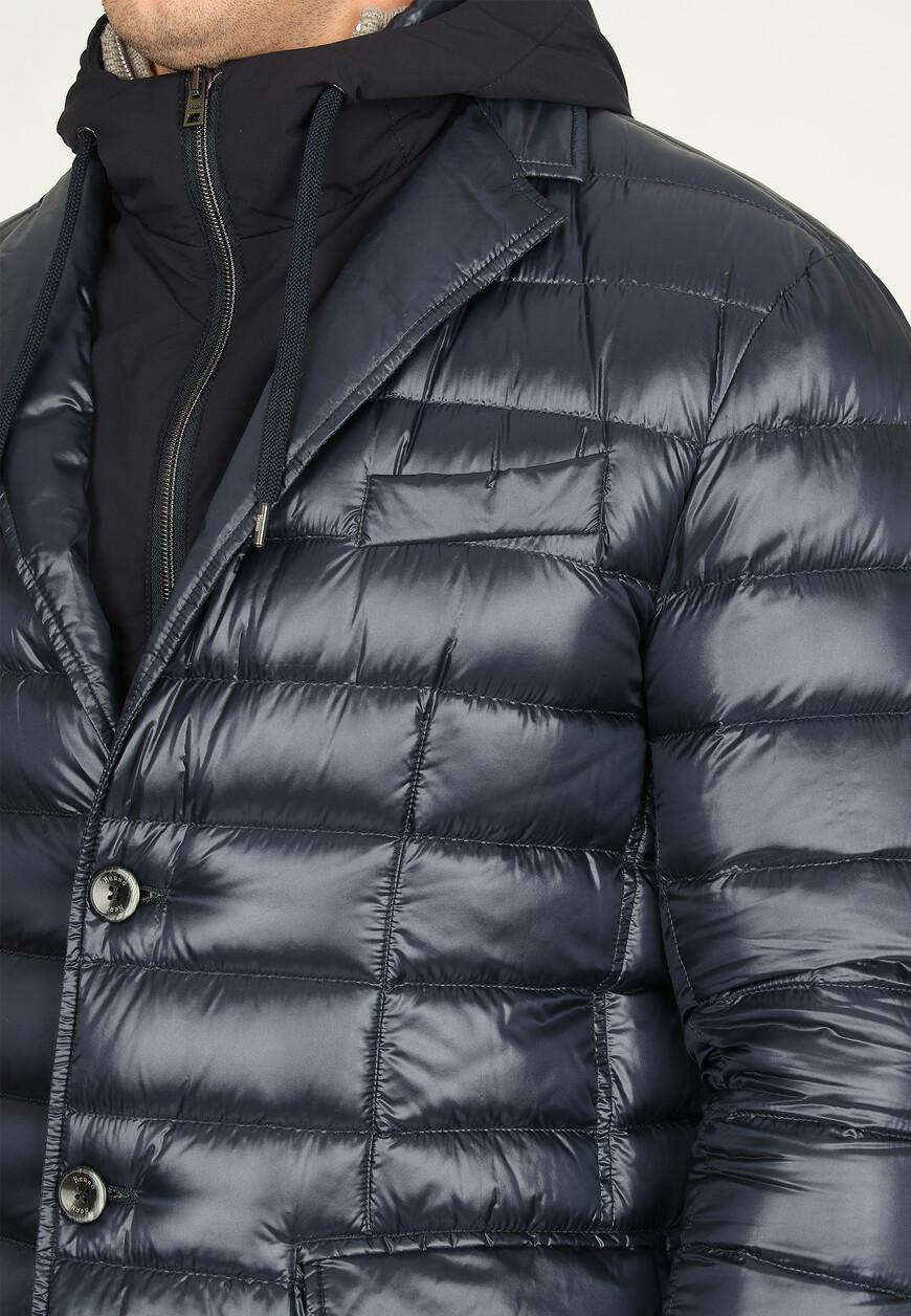 Товар синего цвета с внутренней стороны