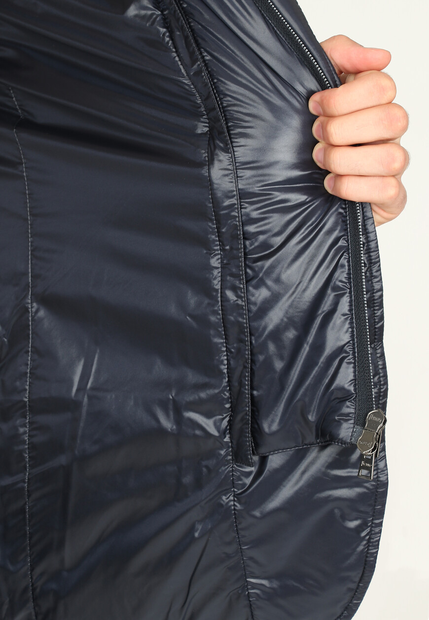 пуховик  универсального стиля с лицевой стороны