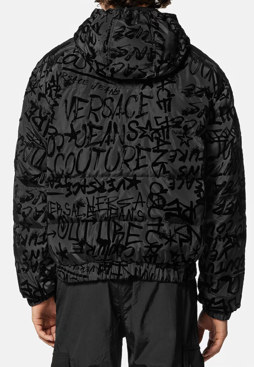 Товар черного цвета с внутренней стороны