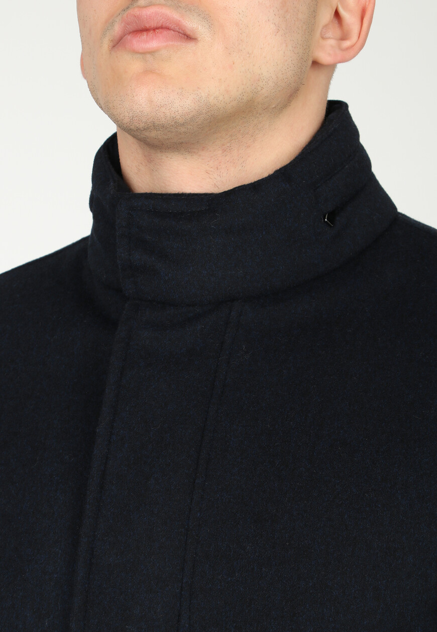 Товар синего цвета с внутренней стороны