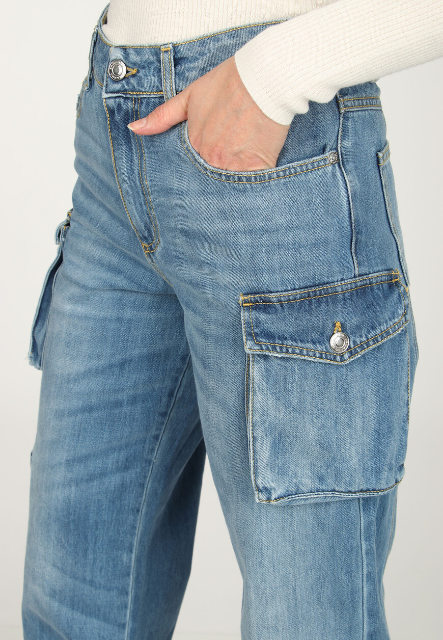 джинсы  D43EP027EF1 на официальном сайте