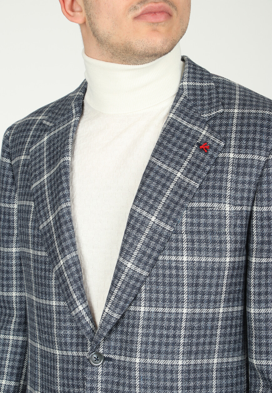 Товар синего цвета с внутренней стороны