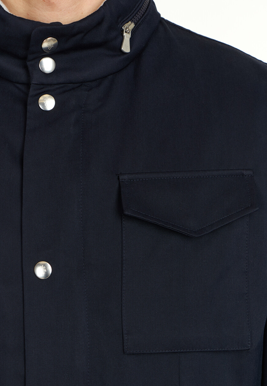 Товар синего цвета с внутренней стороны