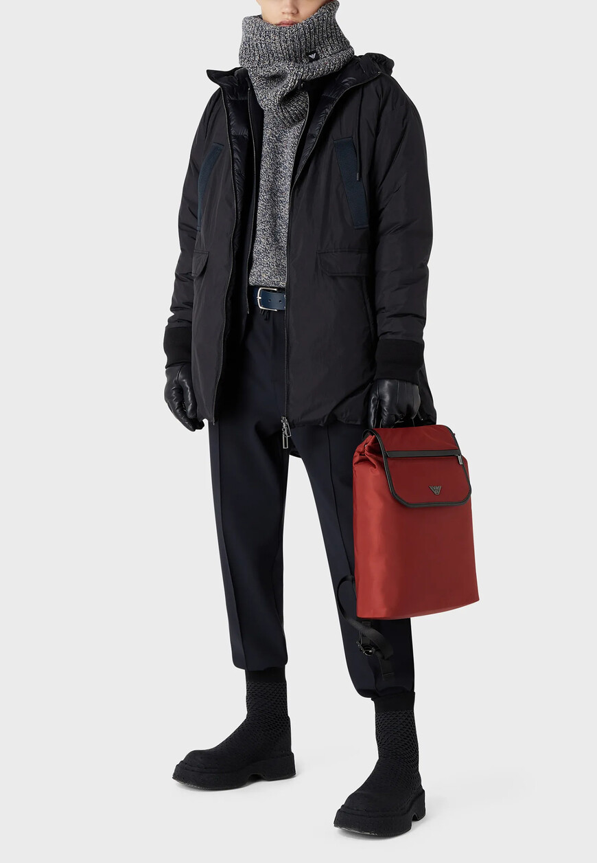 пуховик  из италии вид сбоку