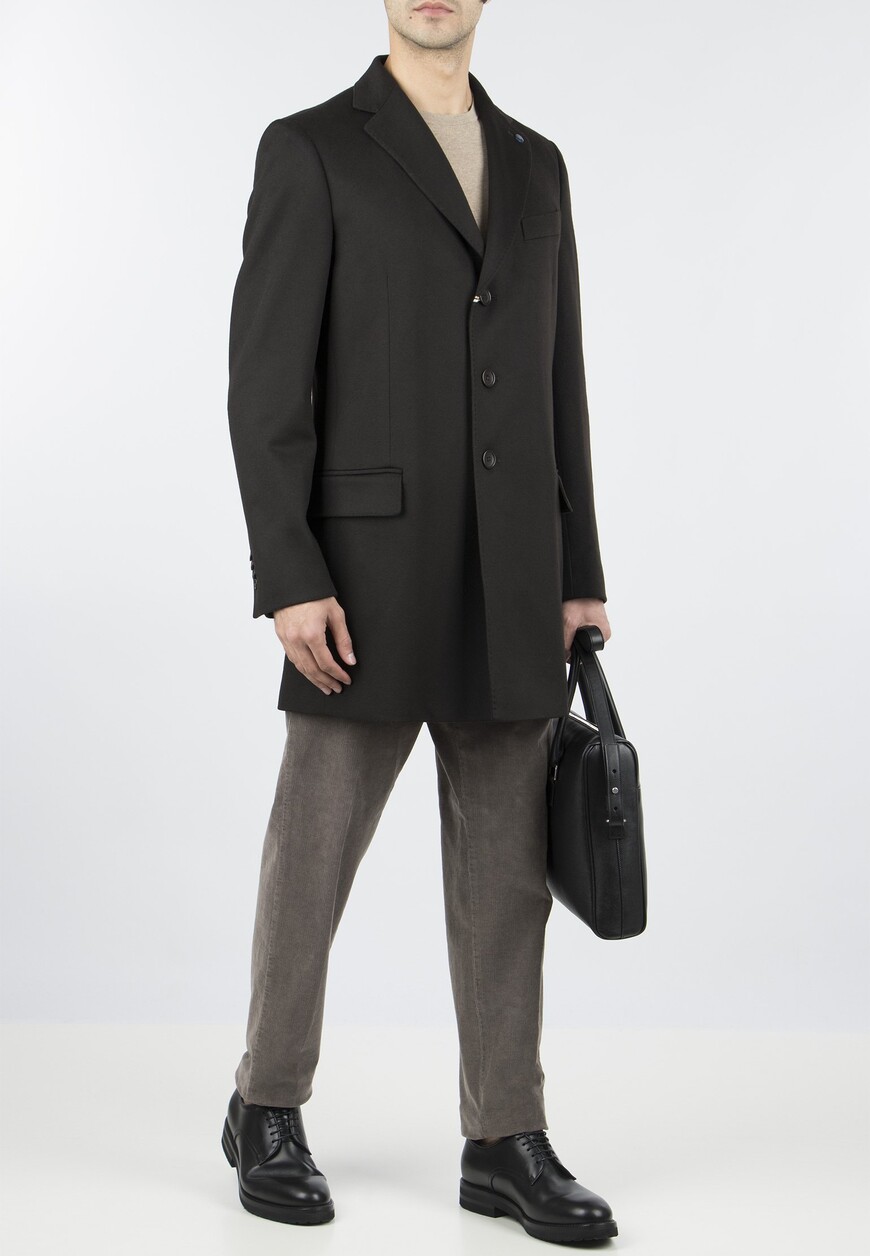 Товар черного цвета с внутренней стороны