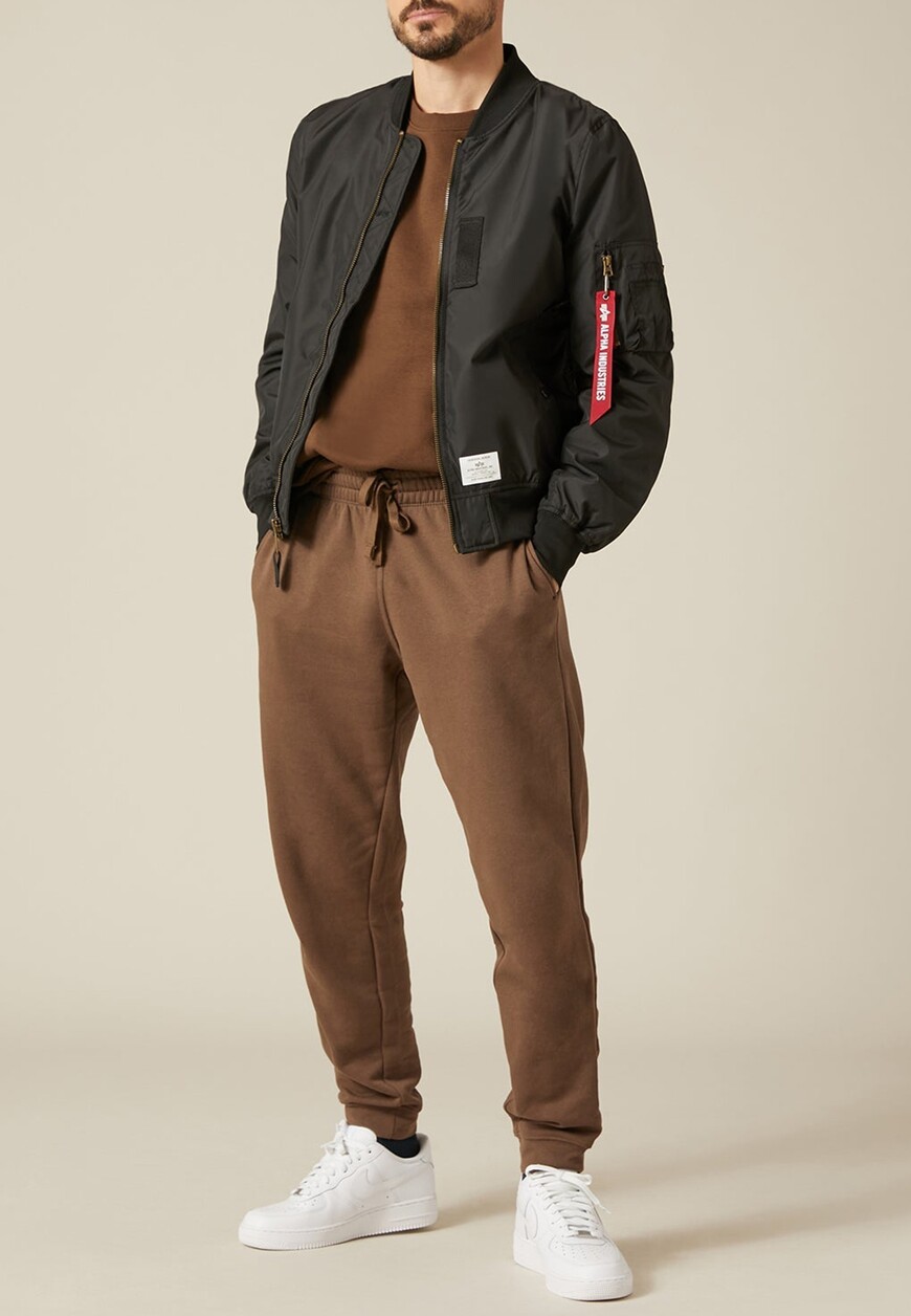 ветровка  от бренда alpha industries вид слева