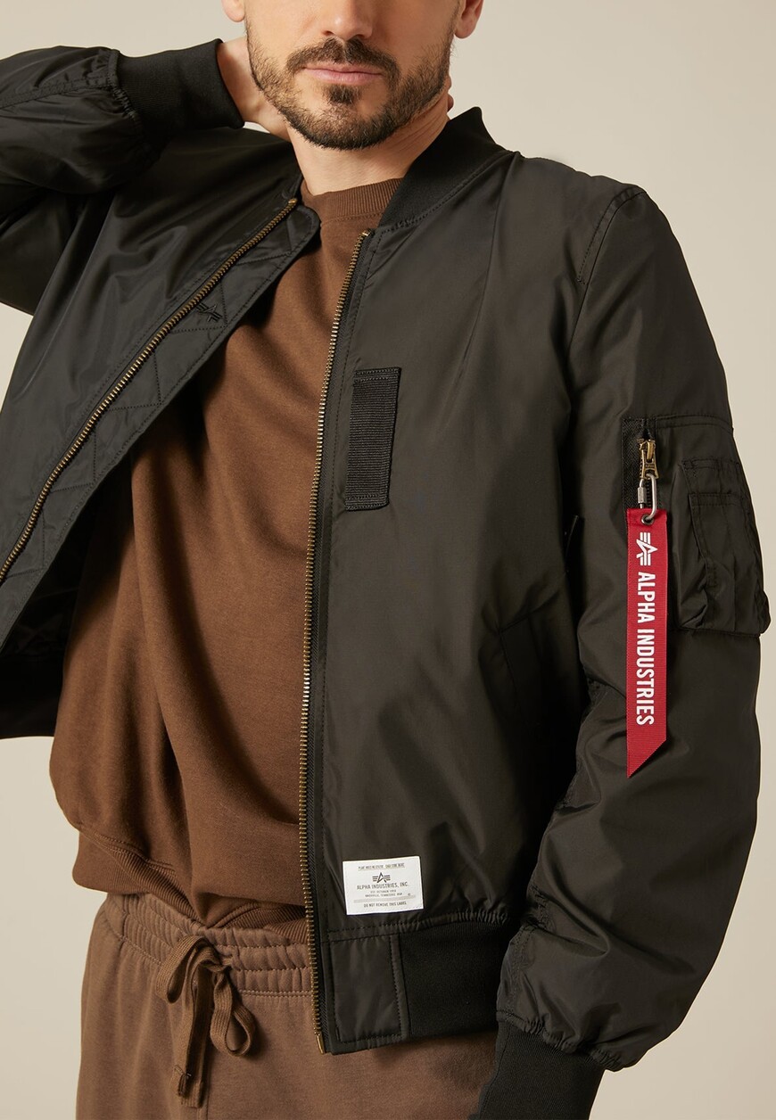 ветровка  из проверенных материалов спереди