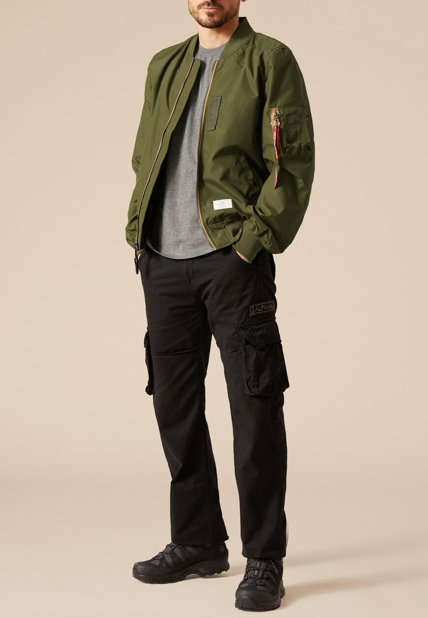 ветровка  от известного бренда вид слева