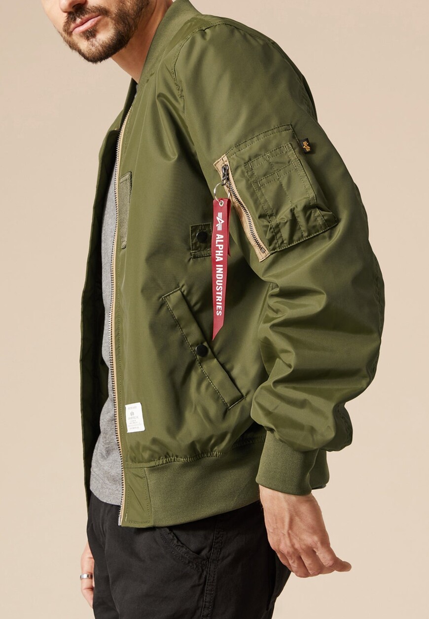 ветровка  из америки вид сбоку