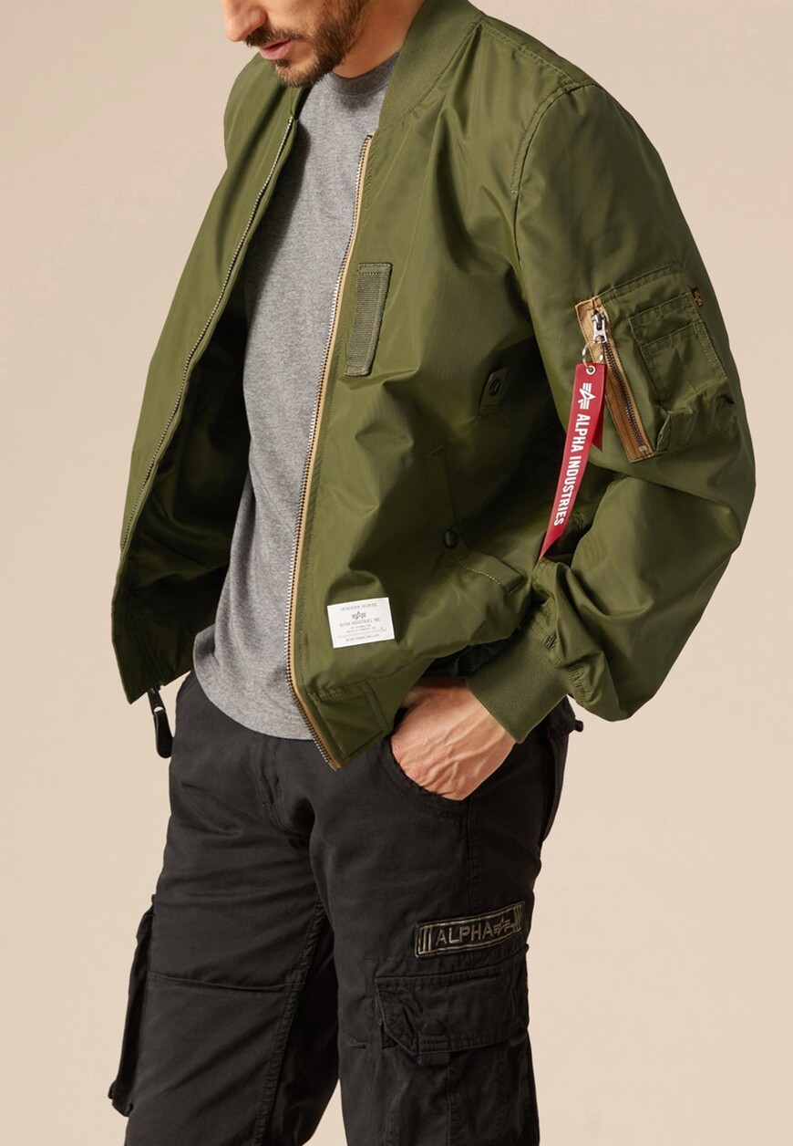 ветровка  из проверенных материалов спереди