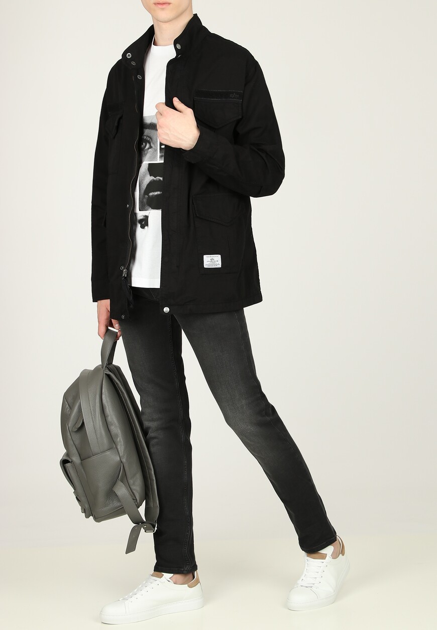 ветровка  от известного бренда вид слева