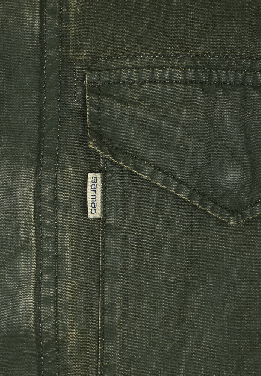 Товар зеленого цвета с внутренней стороны