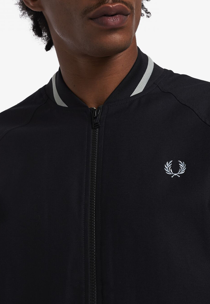 бомбер  из англии вид сбоку