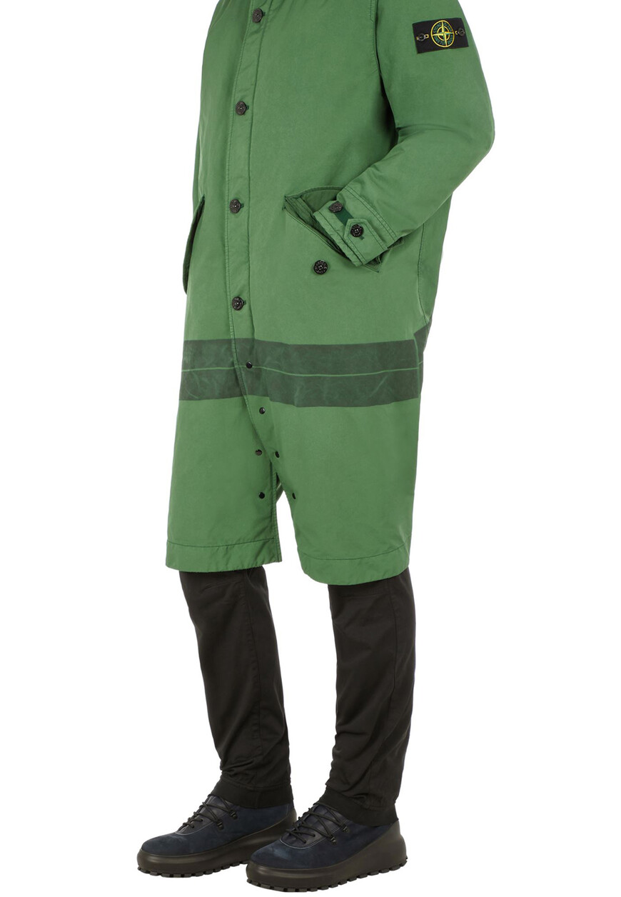 Товар зеленого цвета с внутренней стороны