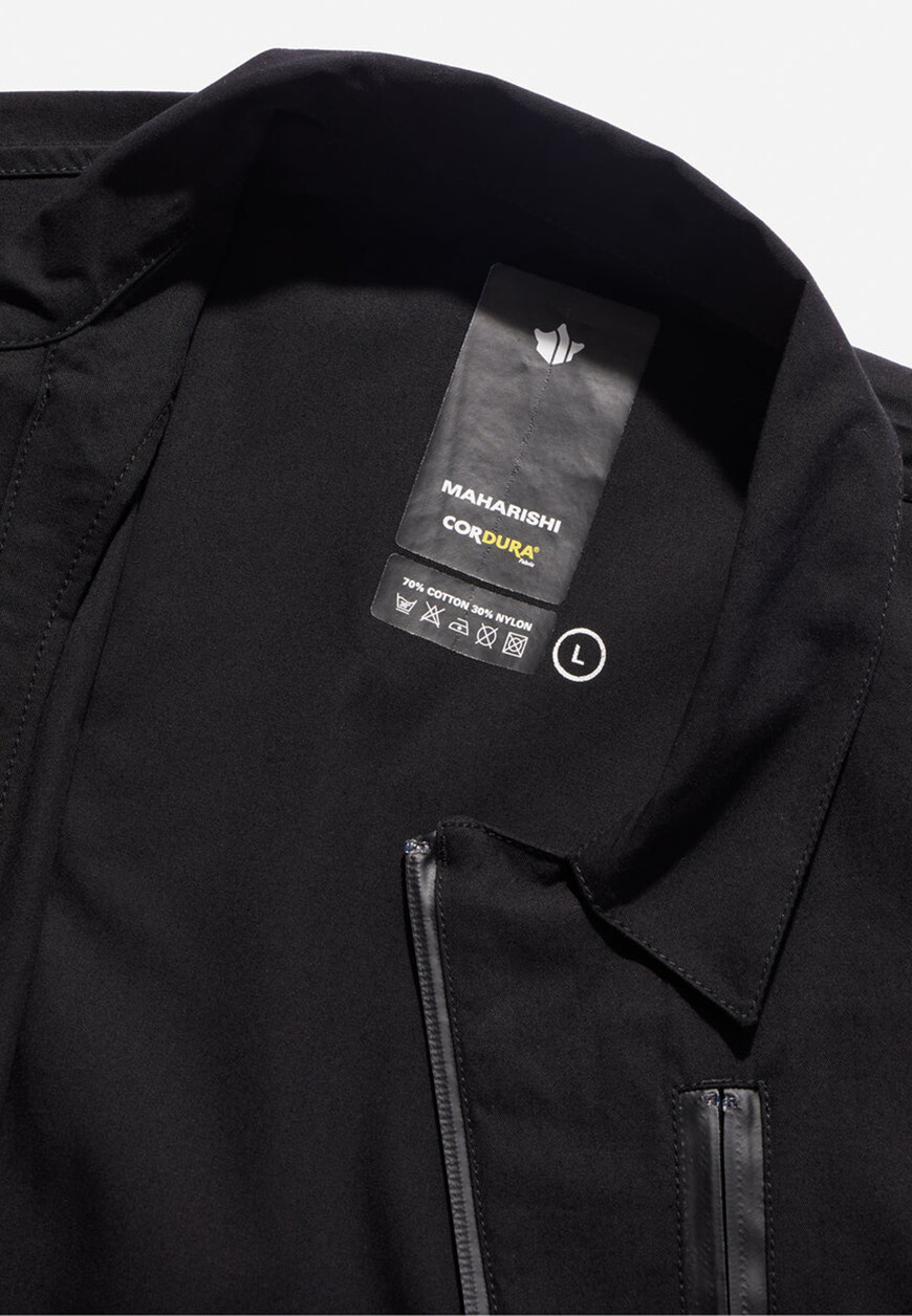 Товар черного цвета с внутренней стороны