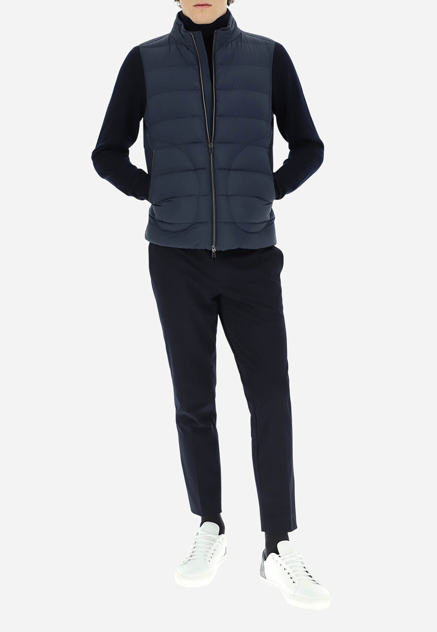 жилет  от бренда herno вид слева