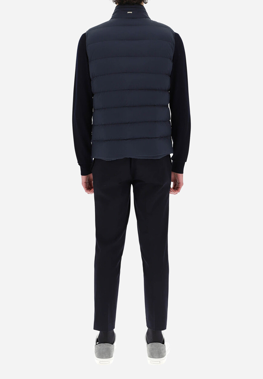 жилет  из проверенных материалов спереди