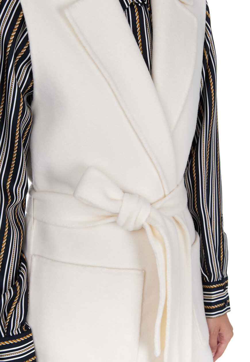 Продукция для женщин по распродаже