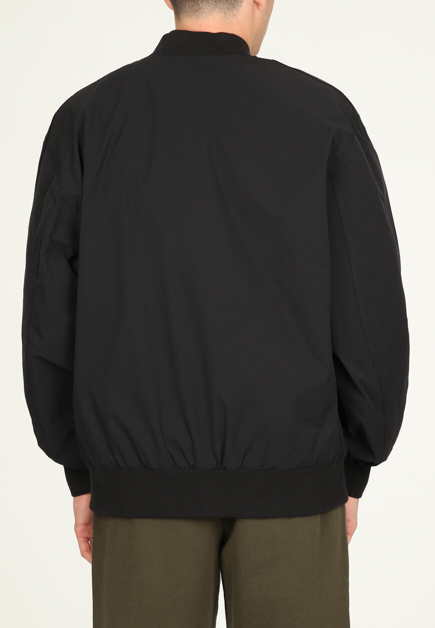 Товар черного цвета с внутренней стороны