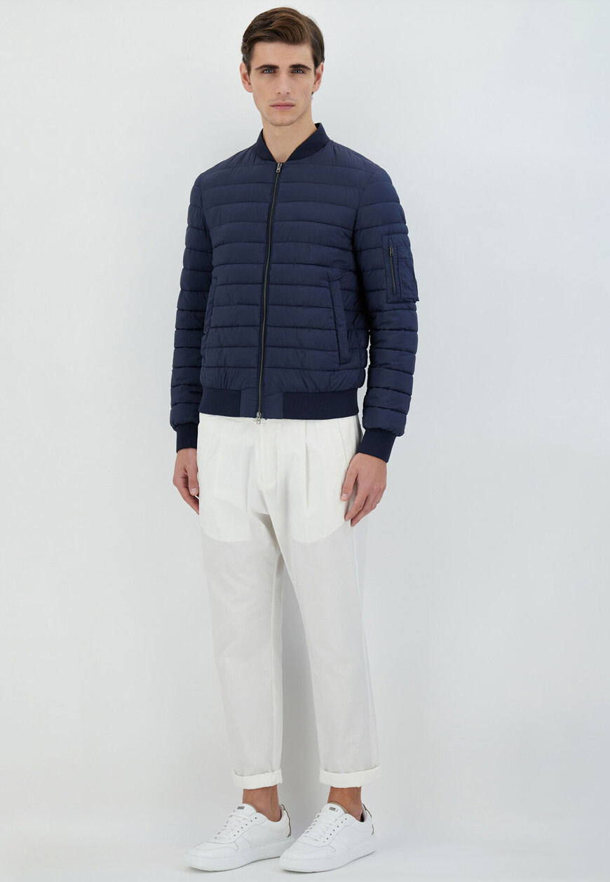 Товар синего цвета с внутренней стороны