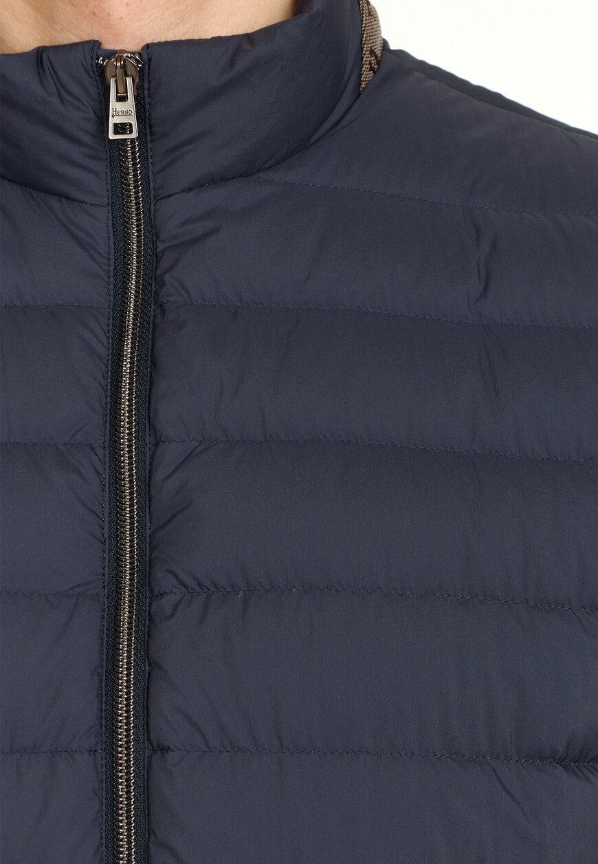 жилет  из проверенных материалов спереди