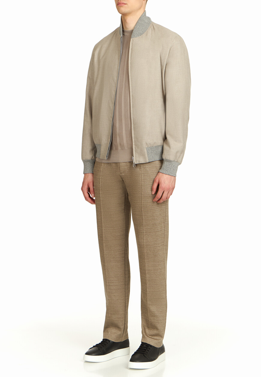 Товар серого цвета с внутренней стороны