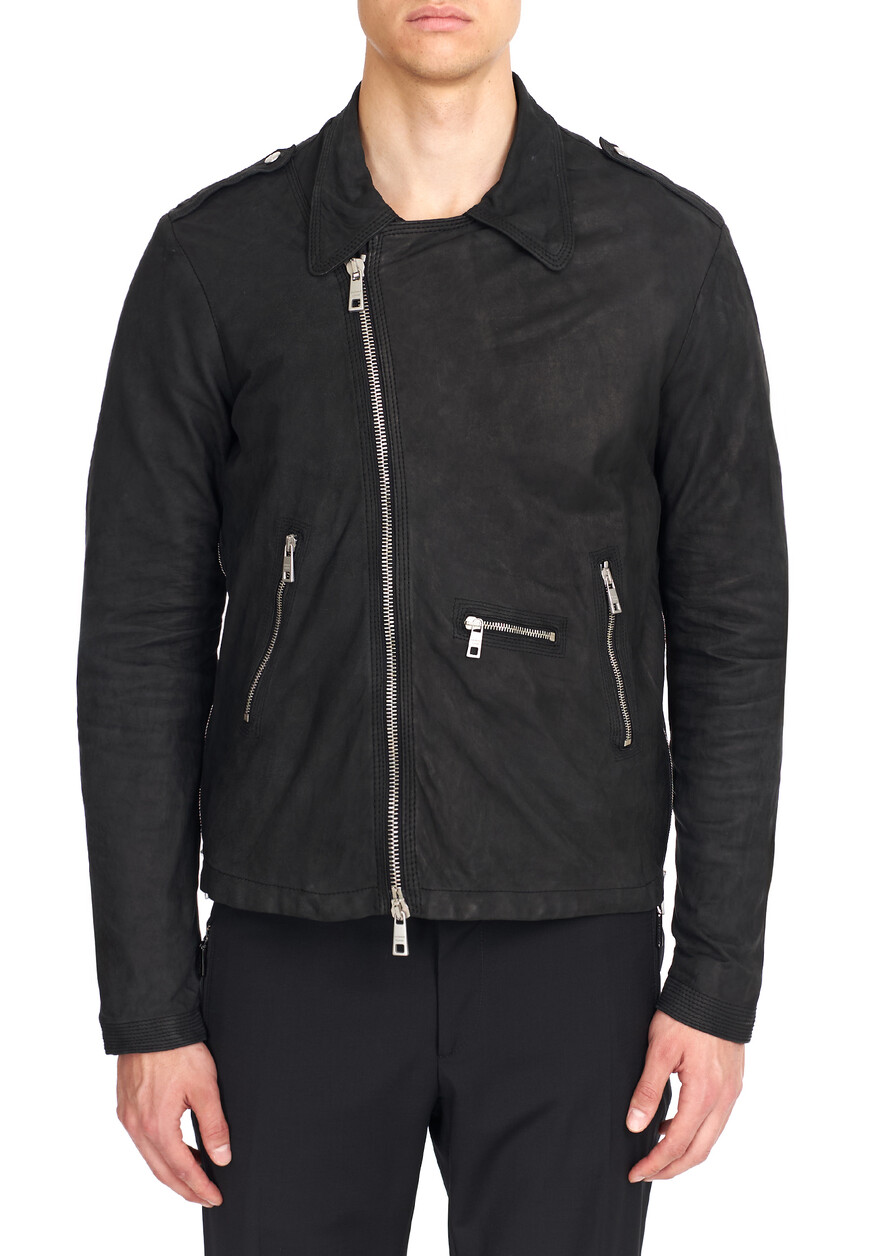 Товар черного цвета с внутренней стороны