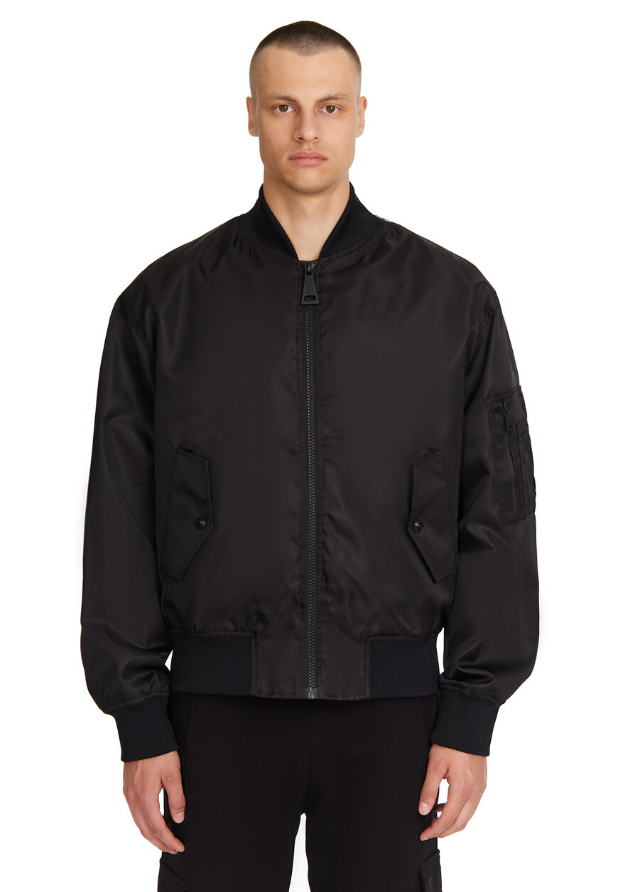 Товар черного цвета с внутренней стороны