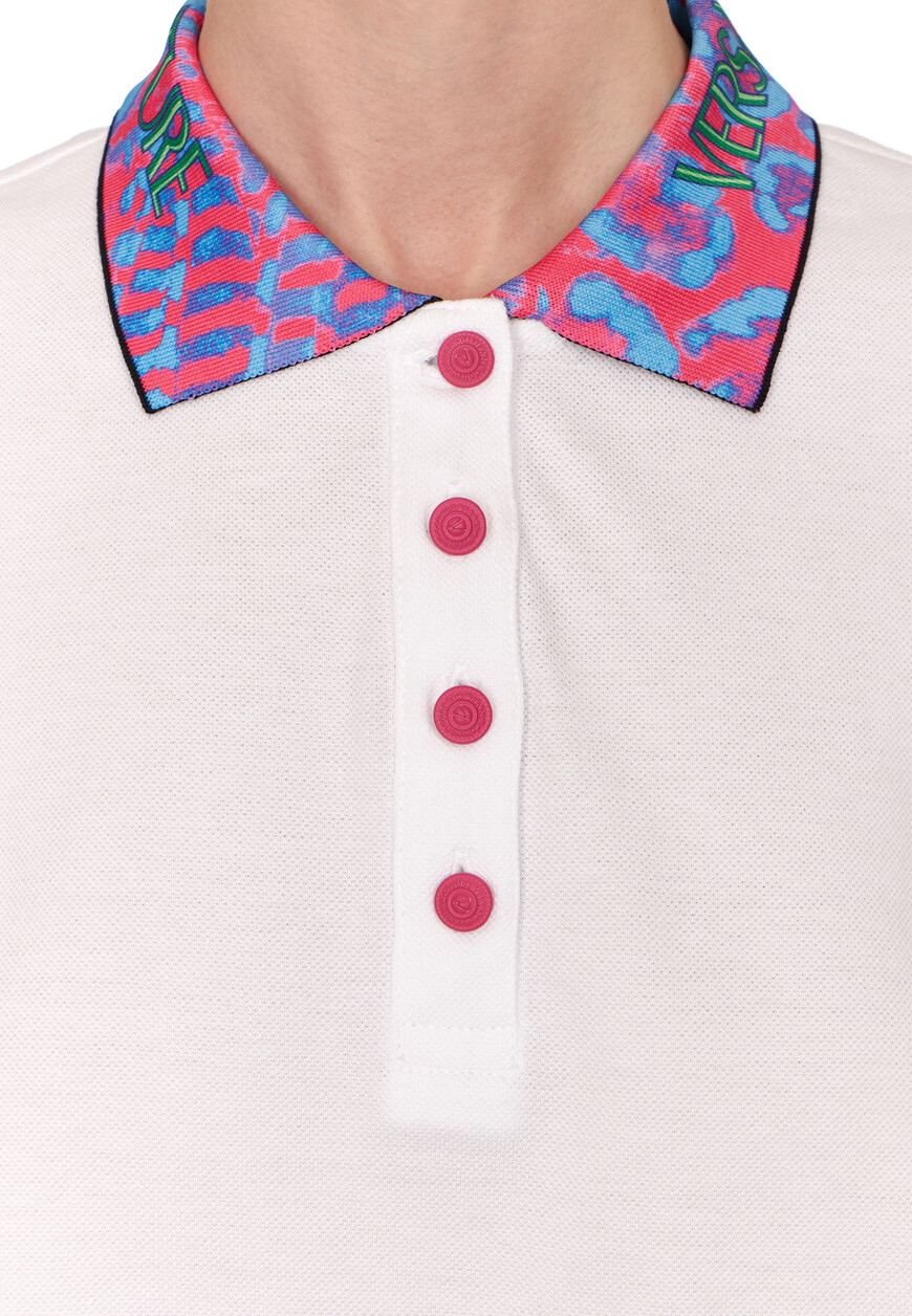 Товар белого цвета по низкой цене