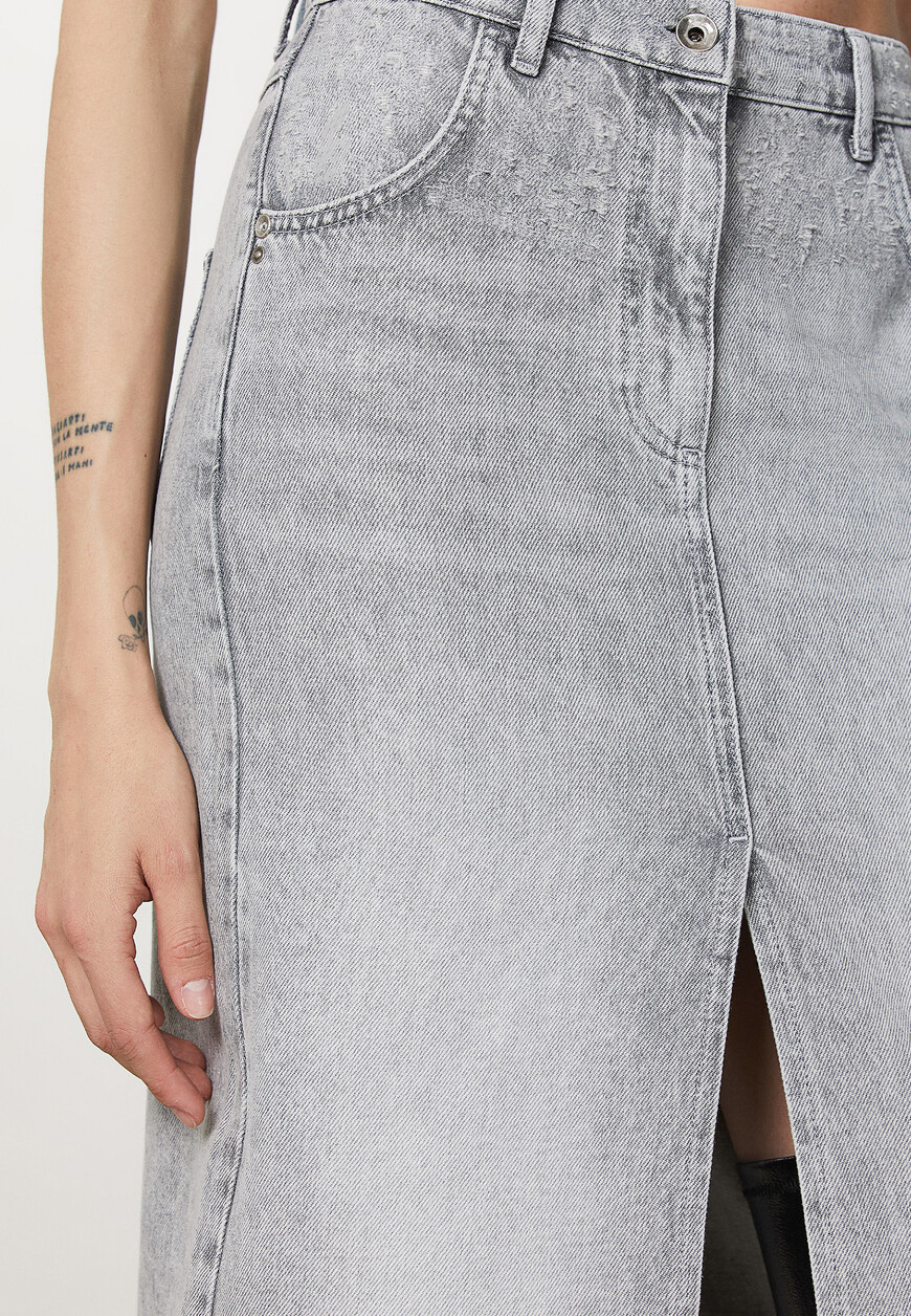 Товар серого цвета по низкой цене