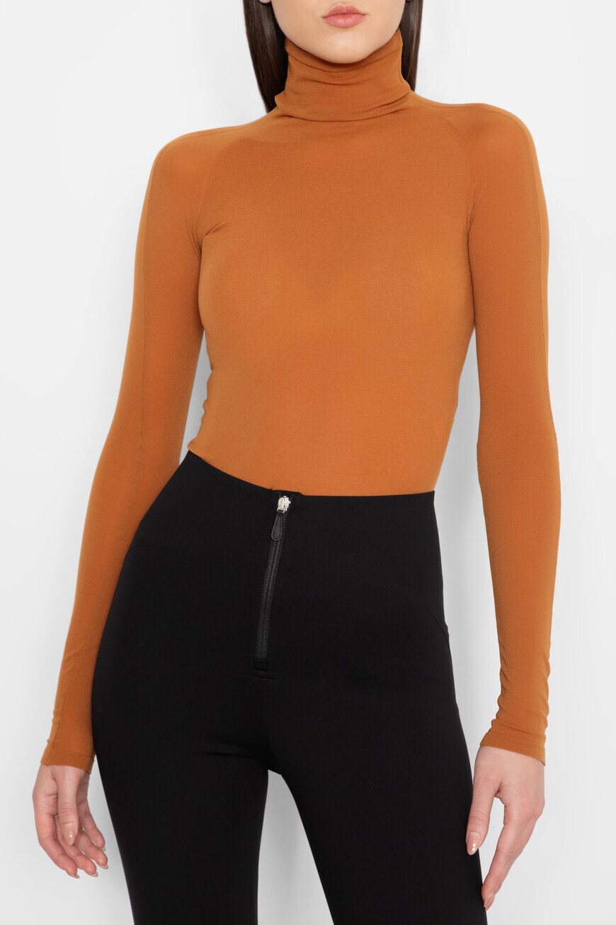 боди  AA9B02364M826 752 по акции