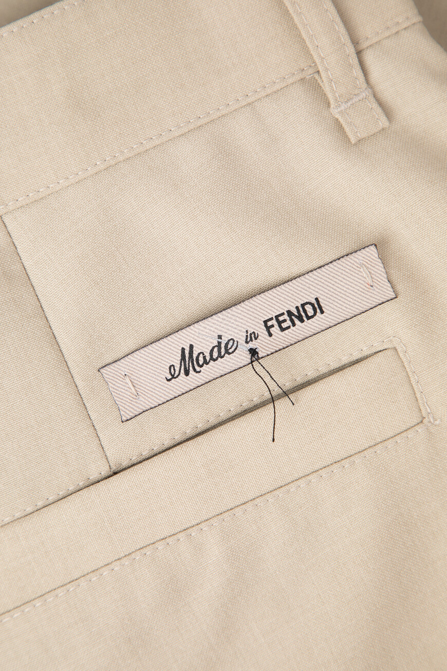 шорты  FB0978 AR8T F1MTE на официальном сайте