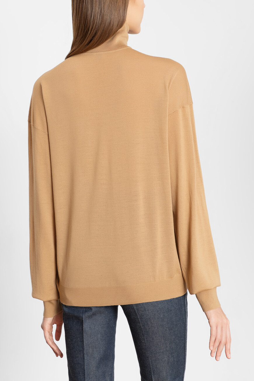 водолазка  модель cassandre 755010 Y76GM 2630 по акции