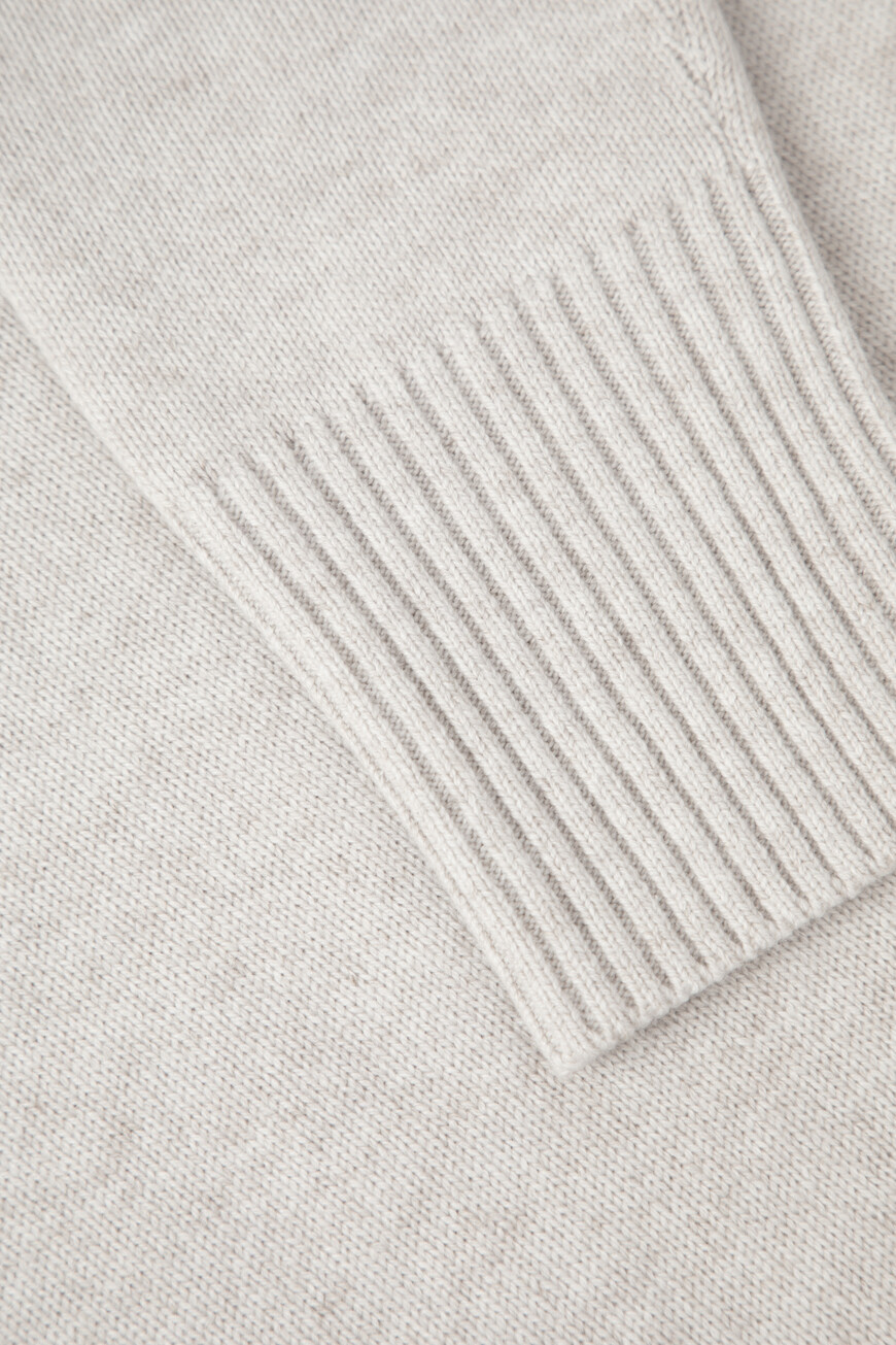 свитер  M16709403P C9610 по распродаже