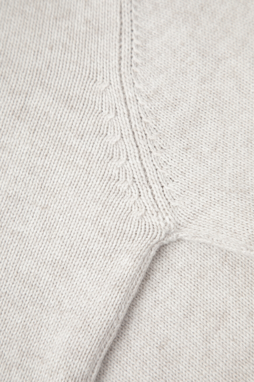 свитер  M16709403P C9610 оригинал