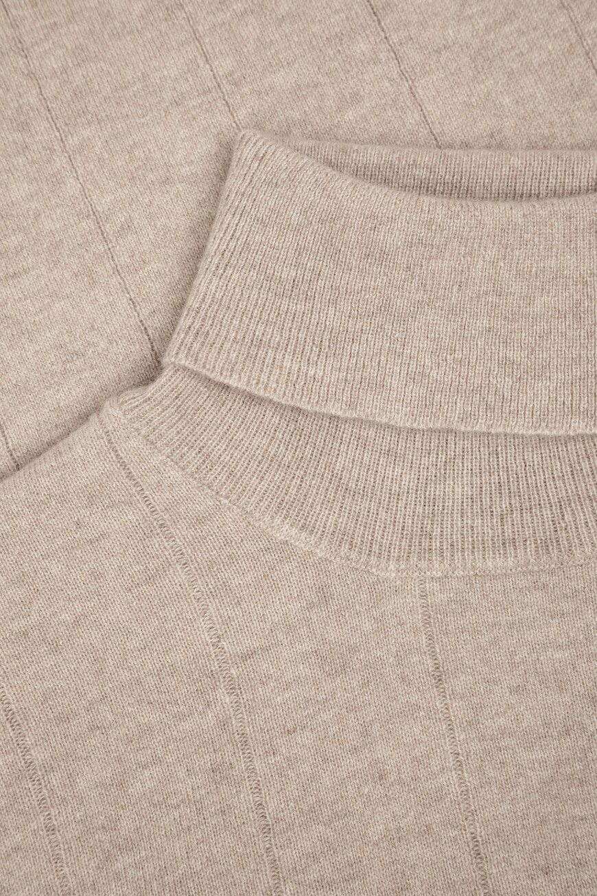 водолазка  UMU30L O2K08 9700 по распродаже