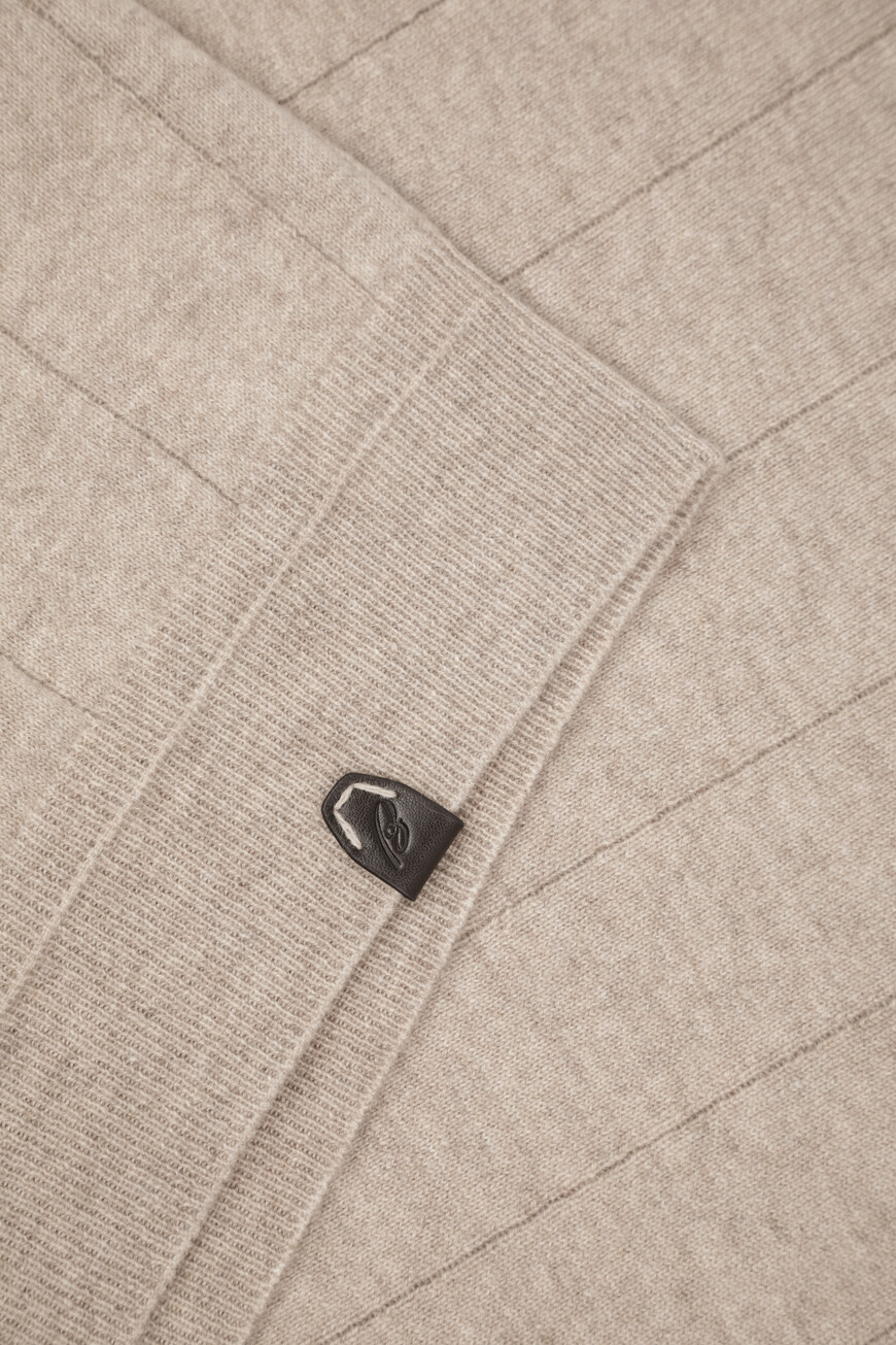 водолазка  UMU30L O2K08 9700 на официальном сайте