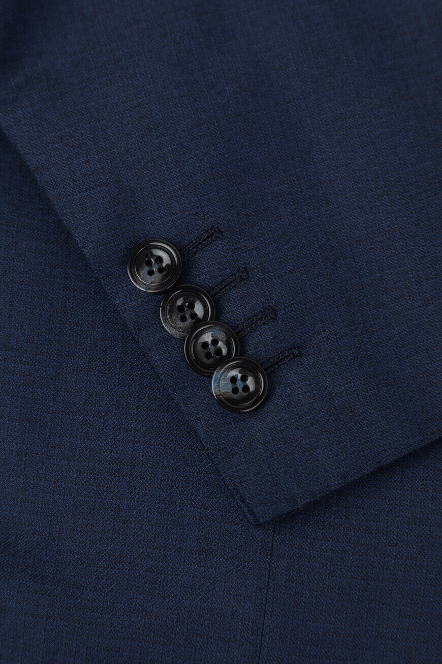 костюм  UA81K0101E20007 на официальном сайте