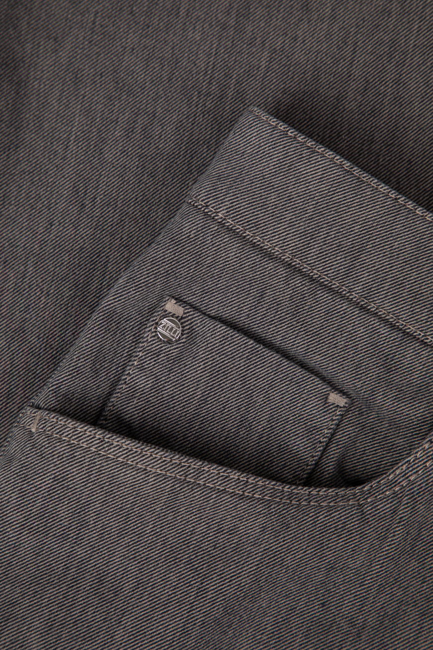 джинсы  J5T002M0165VZL000 N114 на официальном сайте