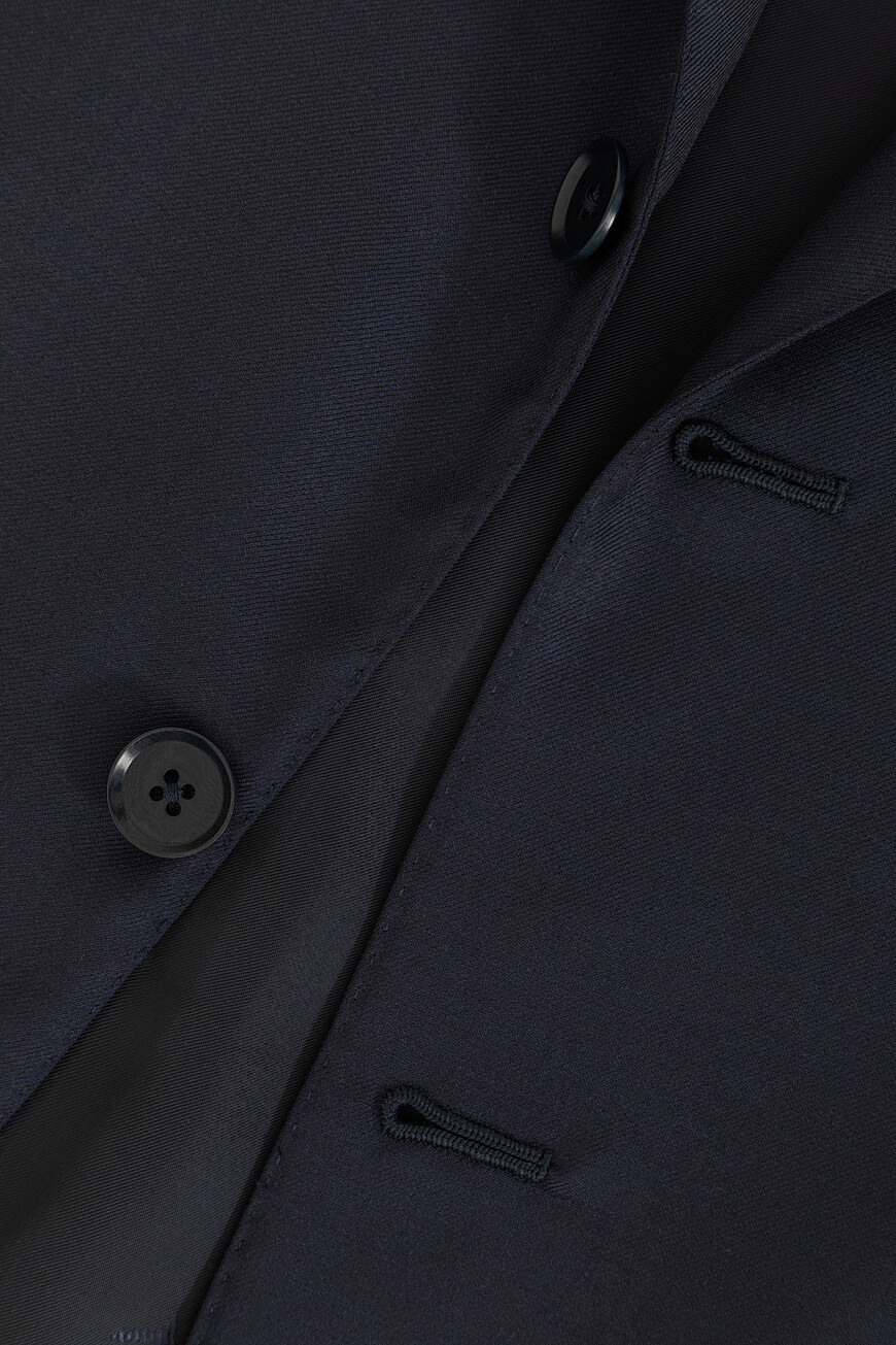 пиджак  E24AFI 95600 800. на официальном сайте