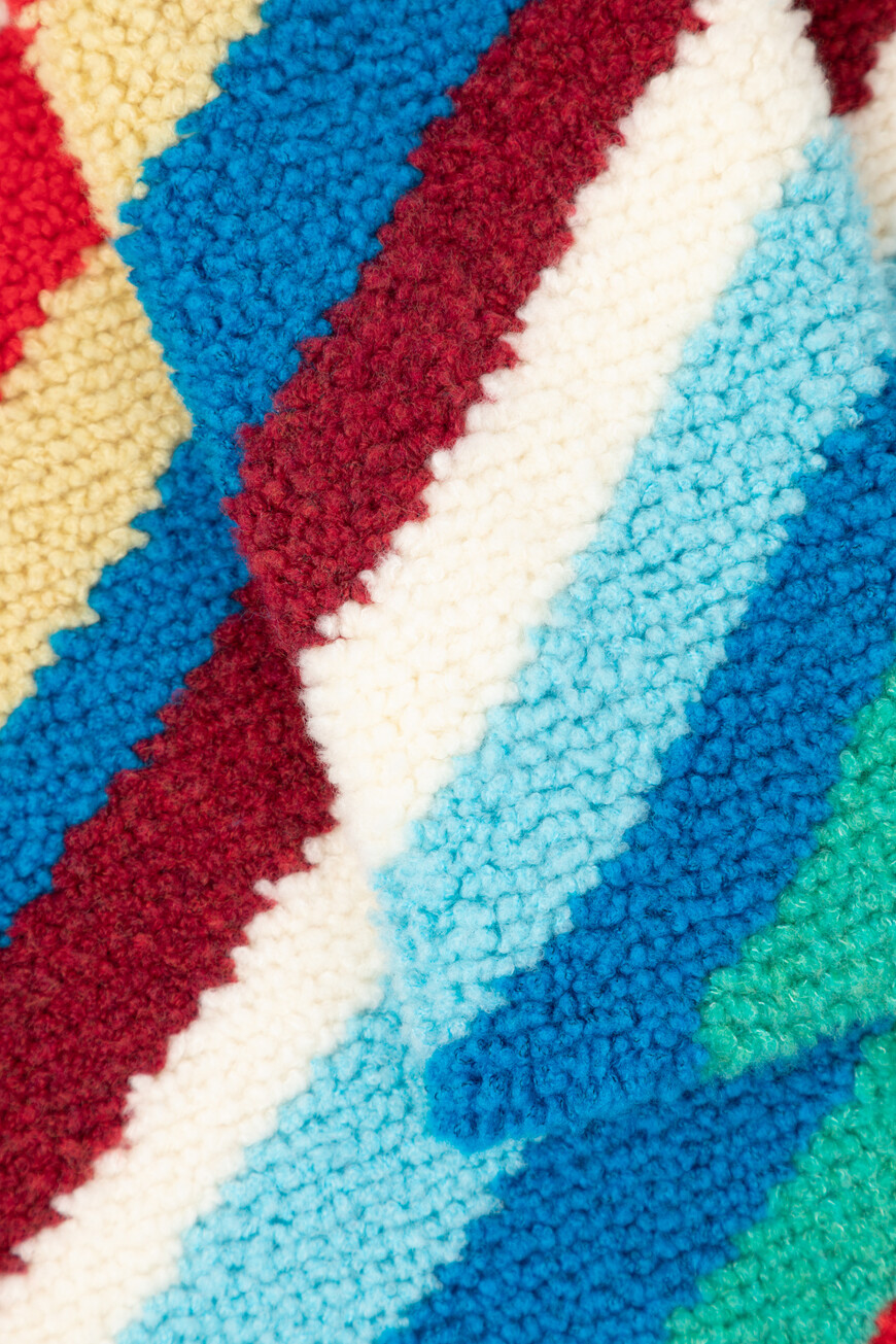 свитер  793764 V4AH0 8383 на официальном сайте