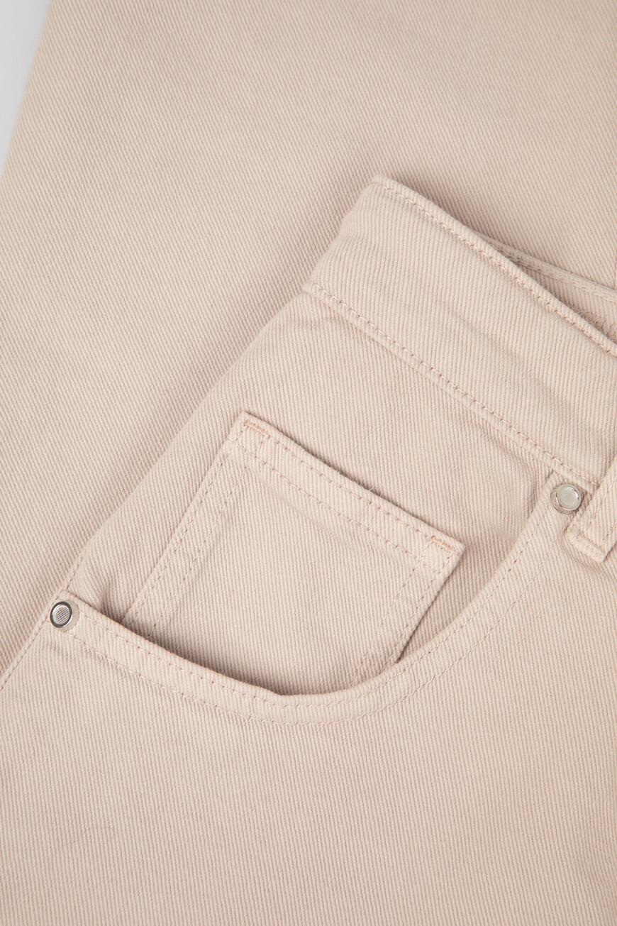 джинсы  DJ56103K0906D0400F на официальном сайте