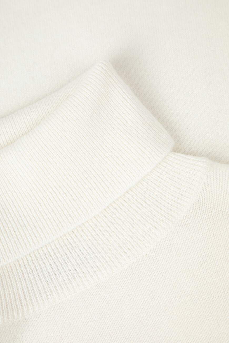 водолазка  M12150103 C159 со скидкой