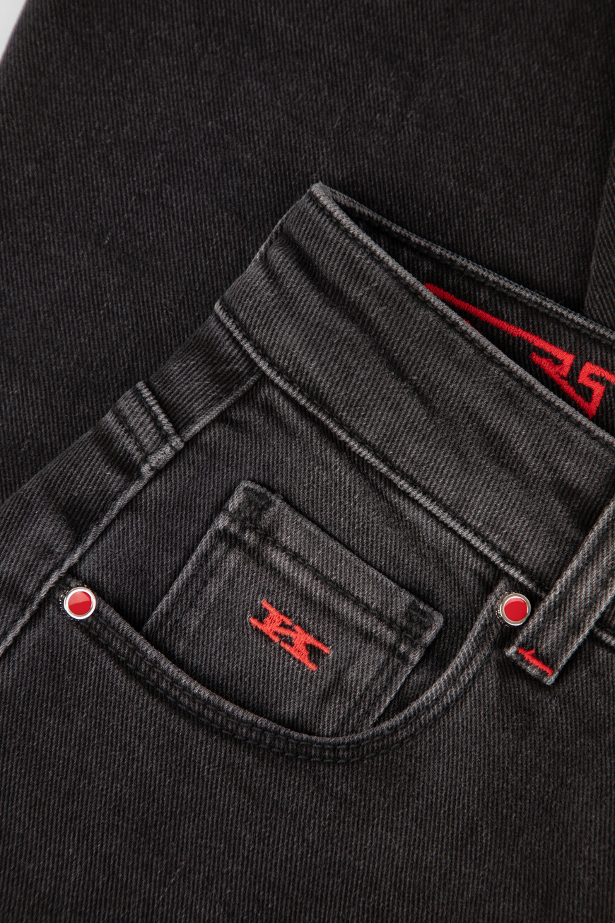 джинсы  DJ54101K0500F04006 на официальном сайте