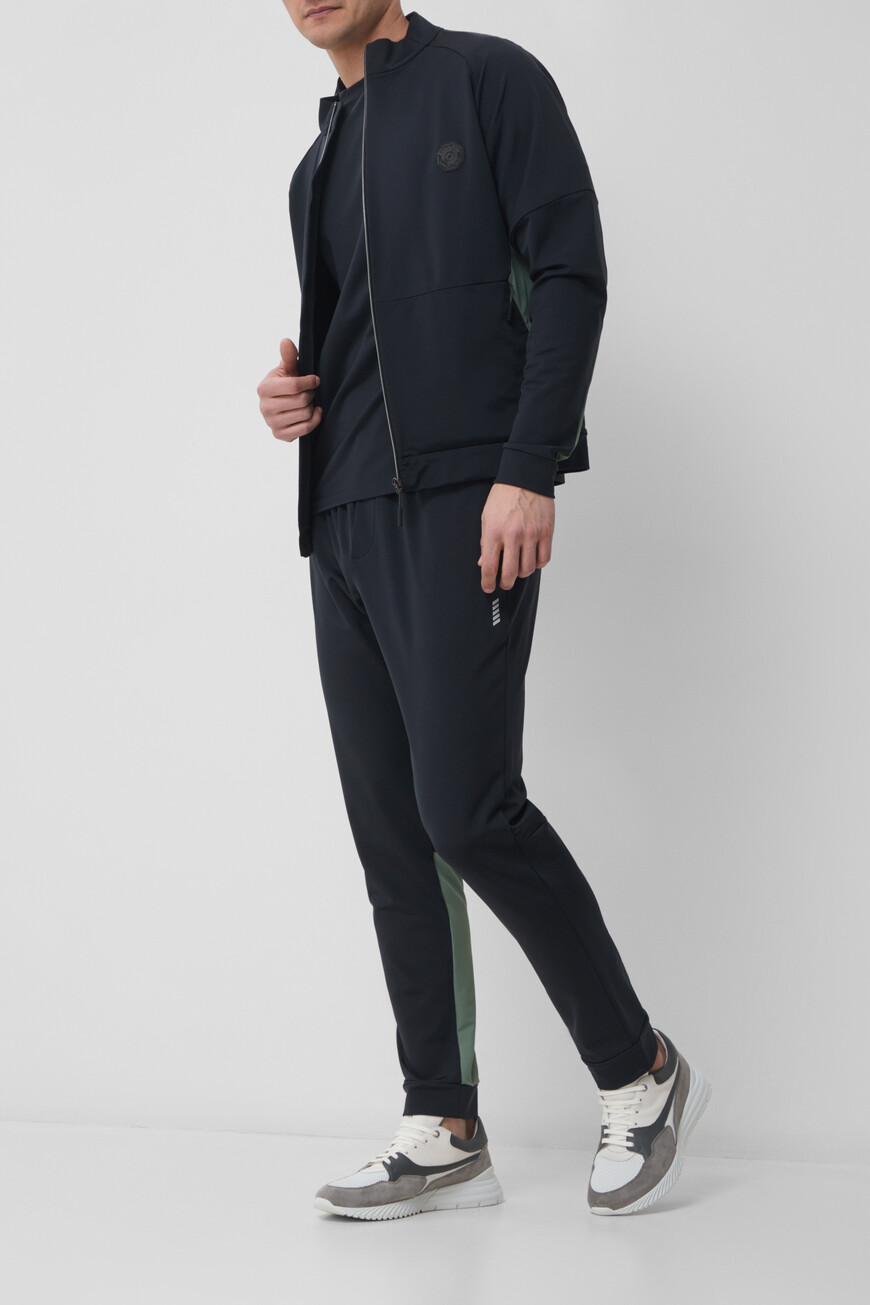 олимпийка  модель из коллекции sr luxury tech MYJ4400010 A15506 NEVC со скидкой