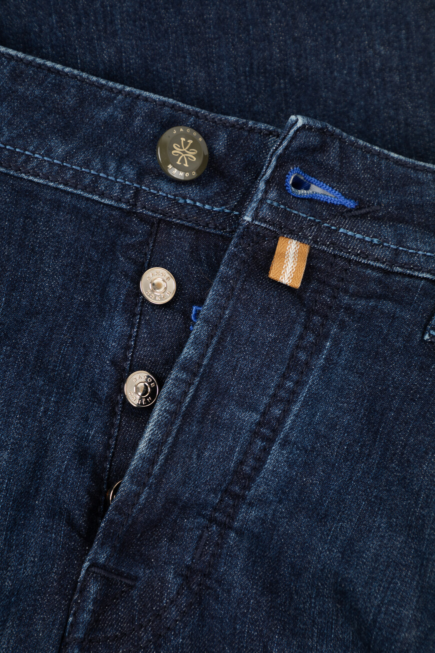 джинсы  U Q M04 40 S 4200 894D на официальном сайте